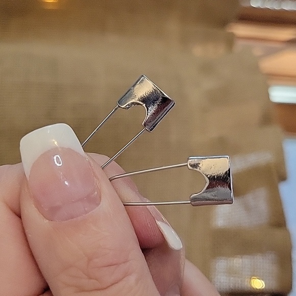 🔥LAST PAIR🔥 Safety Pin Weighted Drop Earrings - Picture 3 of 8